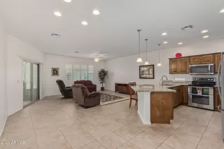 Photo #5: 6691644 Listing