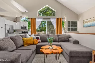 Photo #4: 6691646 Listing