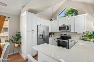 Photo #5: 6691646 Listing