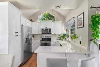 Photo #6: 6691646 Listing