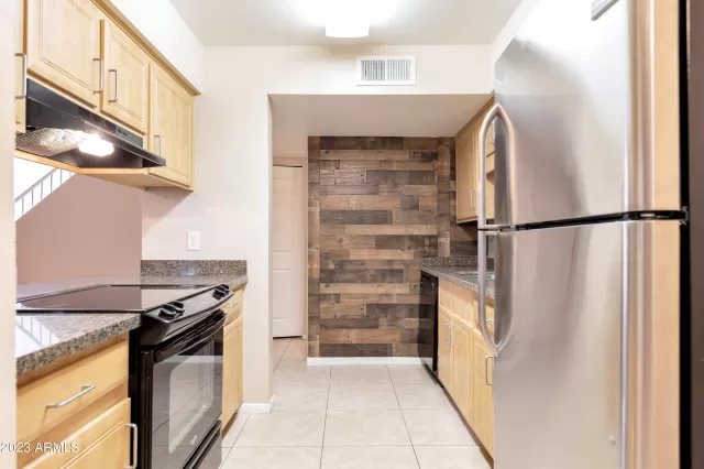 MLS: 6692253 Condo For Sale