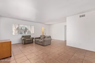 Photo #2: 6692296 Listing