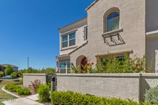 Photo #5: 6692783 Listing