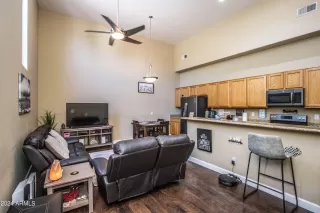 Photo #2: 6692803 Listing