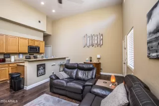 Photo #3: 6692803 Listing