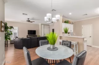 Photo #5: 6693112 Listing