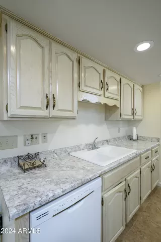 Photo #6: 6693181 Listing