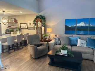 Photo #5: 6693645 Listing