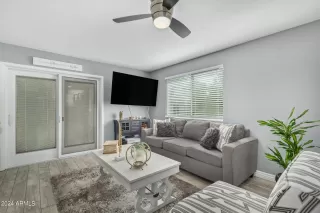 Photo #4: 6693749 Listing