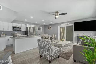 Photo #6: 6693749 Listing