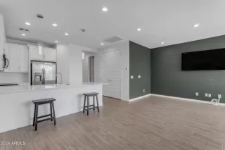 Photo #4: 6693794 Listing