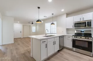 Photo #5: 6694050 Listing