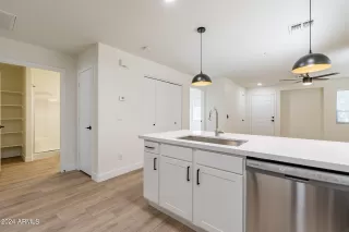 Photo #6: 6694050 Listing