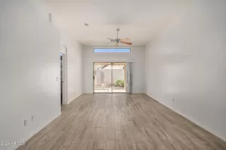 Photo #4: 6694127 Listing