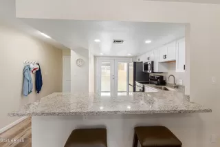 Photo #5: 6694394 Listing