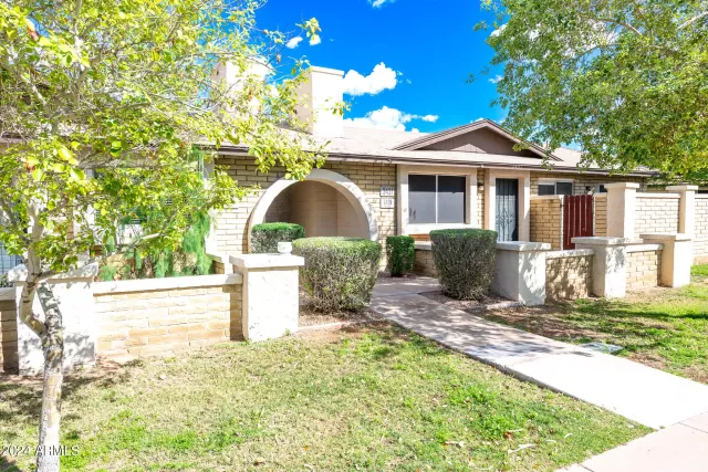 MLS: 6694877 Condo For Sale