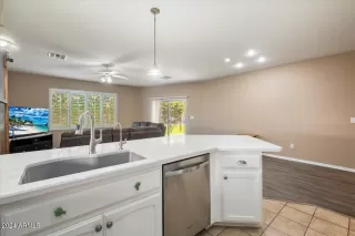 Photo #4: 6694927 Listing