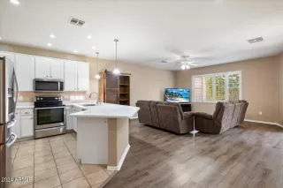 Photo #5: 6694927 Listing