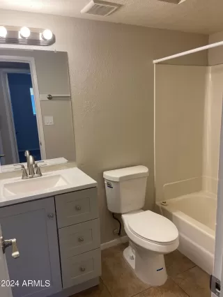 Photo #4: 6695091 Listing