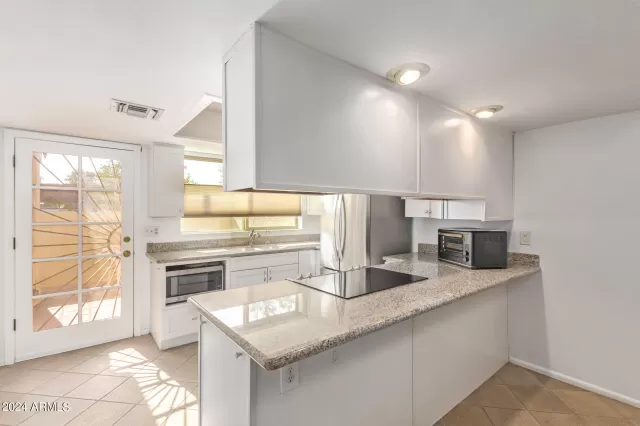 MLS: 6695474 Condo For Sale