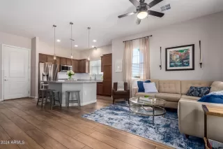 Photo #5: 6695810 Listing