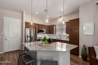 Photo #6: 6695810 Listing