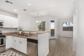 Photo #6: 6695846 Listing