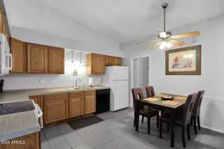 Photo #6: 6696357 Listing