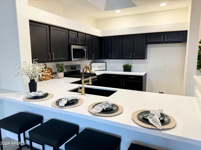 MLS: 6696365 Condo For Sale