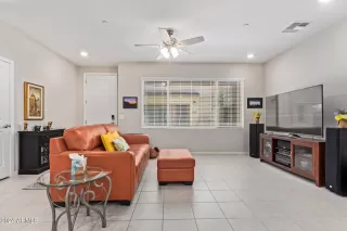 Photo #5: 6696406 Listing