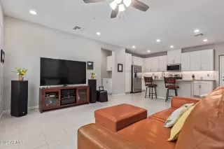 Photo #6: 6696406 Listing