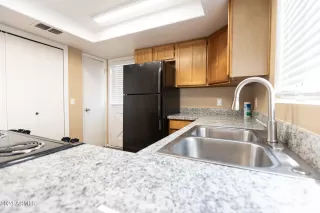 Photo #5: 6696957 Listing