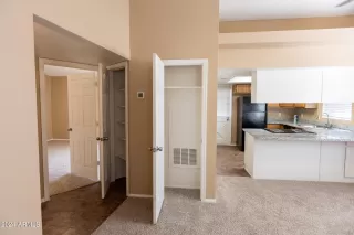 Photo #6: 6696957 Listing