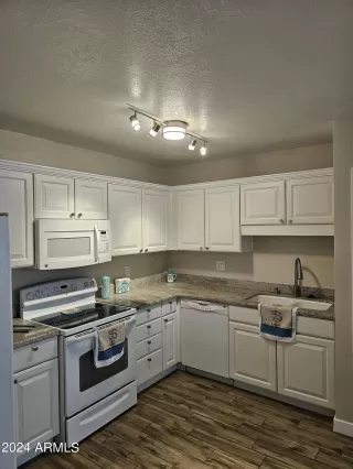 Photo #3: 6696973 Listing