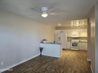 Photo #4: 6696973 Listing