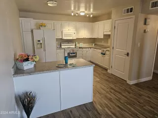 Photo #6: 6696973 Listing