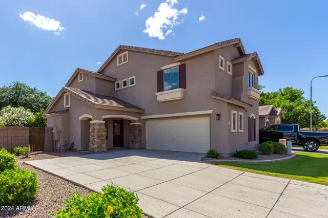 MLS: 6696978 Condo For Sale