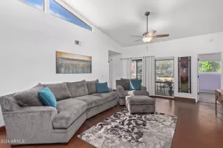 Photo #5: 6696991 Listing