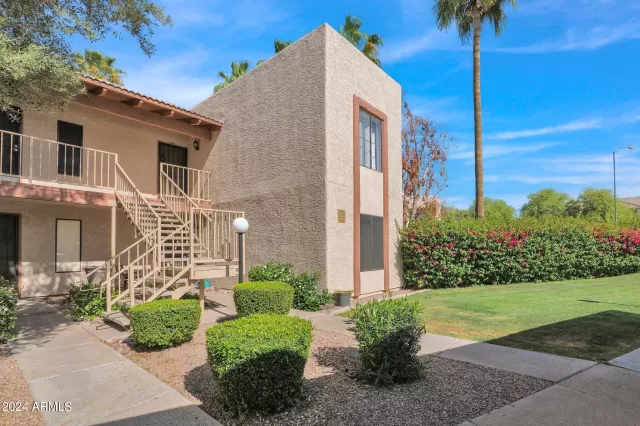 MLS: 6697262 Condo For Sale