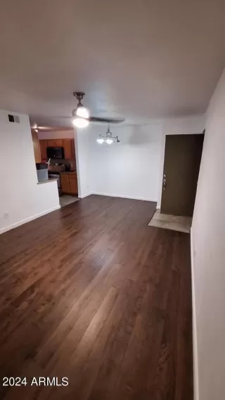 Photo #5: 6697670 Listing