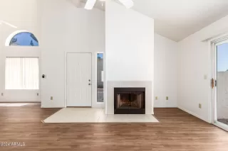 Photo #4: 6697916 Listing