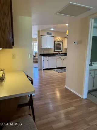 Photo #4: 6698100 Listing