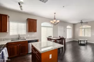 Photo #2: 6698124 Listing