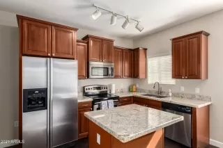 Photo #3: 6698124 Listing