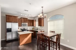 Photo #4: 6698124 Listing