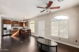 Photo #5: 6698124 Listing