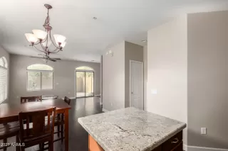 Photo #6: 6698124 Listing