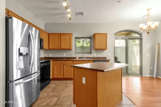 Photo #6: 6698156 Listing