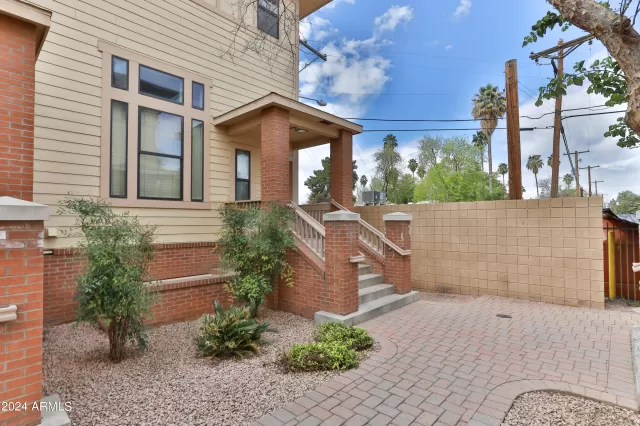 MLS: 6698225 Condo For Sale