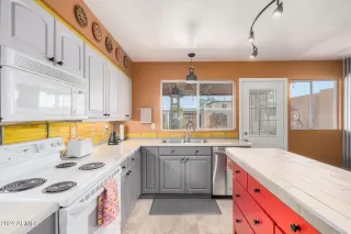 Photo #2: 6698315 Listing 